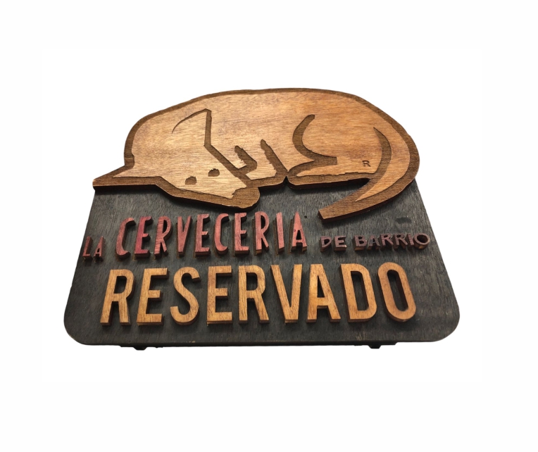 Letrero de madera entintado en diferentes tonos  A119